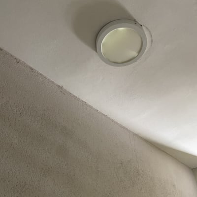 מנורת תקרה עגולה מותקנת על תקרה