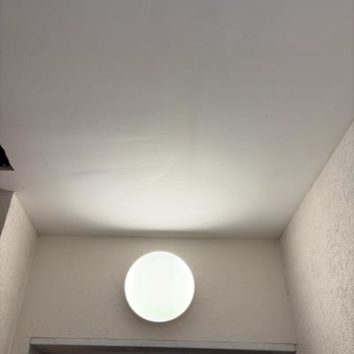 תאורה מותקנת על תקרה