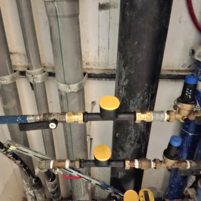 צינורות ומחברים במערכת אינסטלציה