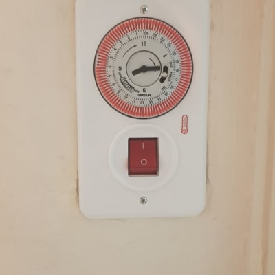 שעון טיימר חשמלי עם מתג הפעלה