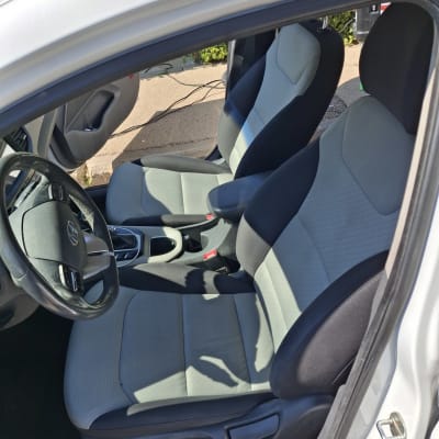 מושבי רכב נקיים לאחר ניקוי יסודי