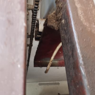 חלקים של שער חשמלי עם שרשרת ומנגנון