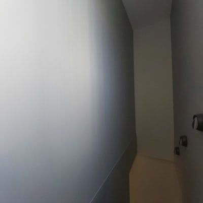 קיר גבס חלק עם פינות מעוגלות