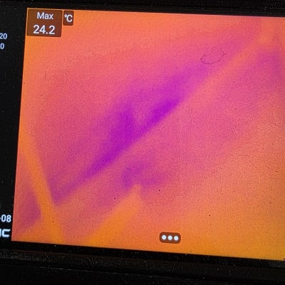 תצוגת מצלמה תרמית עם מדידת טמפרטורה