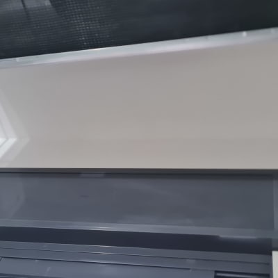 מסגרת מתכתית של חלון או דלת