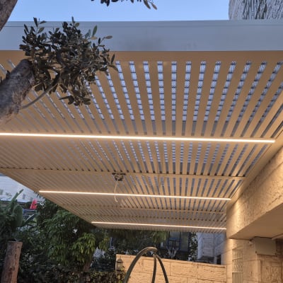 פרגולה מאלומיניום עם תאורת לד מובנית