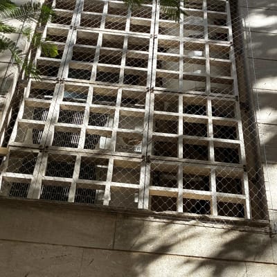 רשת הגנה על מבנה למניעת כניסת יונים