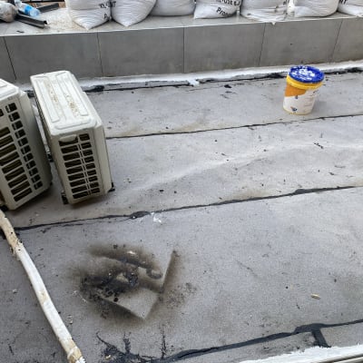 מיכל איטום על גג עם יריעות ביטומניות