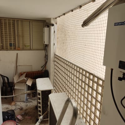 רשת למניעת כניסת יונים במרפסת