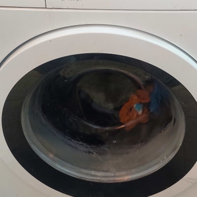 מכונת כביסה עם תצוגה דיגיטלית ופאנל שליטה