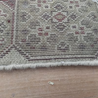 שטיח על רצפה, ייתכן קשור לניקוי ספות