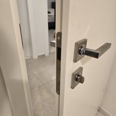 מנעול ודלת פתוחה, עבודה בתחום המנעולנות