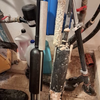 חלקי דוד שמש עם אבנית וחלקי חיבור