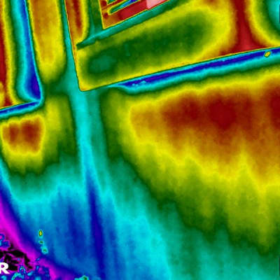 תמונת תרמוגרפיה של קיר עם צבעים משתנים