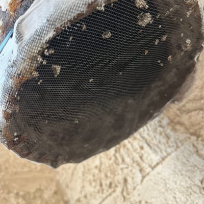 צינור עם רשת ותיקון חלודה