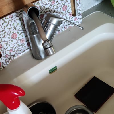 ברז מטבח עם כיור וניקוז