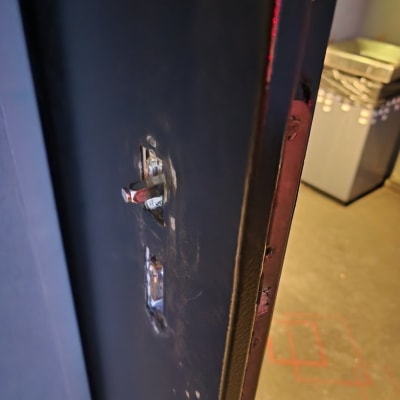 מנעול דלת עם בריח פתוח