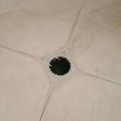 פתח ניקוז ברצפה, קשור לאינסטלציה