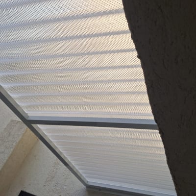 גג אלומיניום מחורר עם מסגרת מתכתית