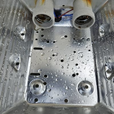 תאורת חוץ עם מחברים חשמליים