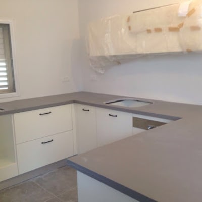 תוך כדי עבודה - שיש חדש במטבח