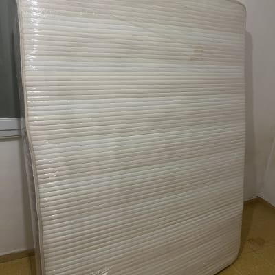 מזרן עטוף בניילון מוכן להובלה