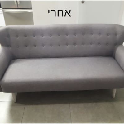 ספה אפורה נקייה לאחר ניקוי יסודי