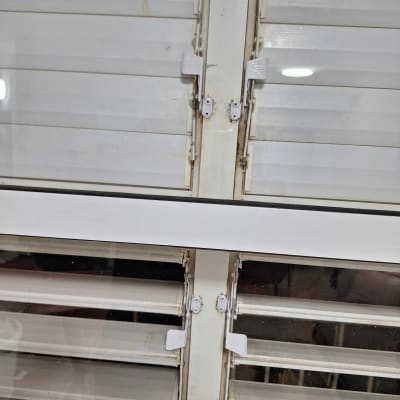 תריסי אלומיניום עם מנגנון נעילה