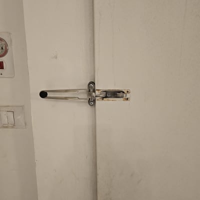 מנעול דלת מתכת עם ידית נעילה