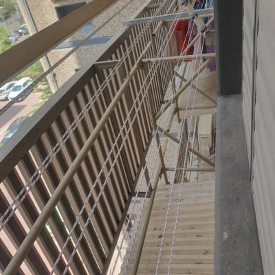 מתקן כביסה חיצוני על מרפסת