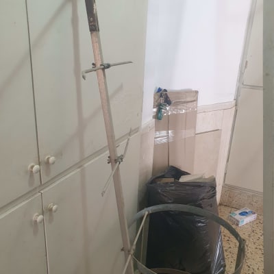 שקיות זבל שחורות, קופסת כפפות חד פעמיות