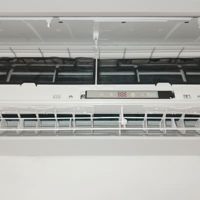 מזגן פתוח עם מסננים ותצוגת שליטה