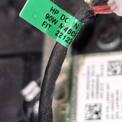 כבל חשמלי עם תווית ירוקה של HP