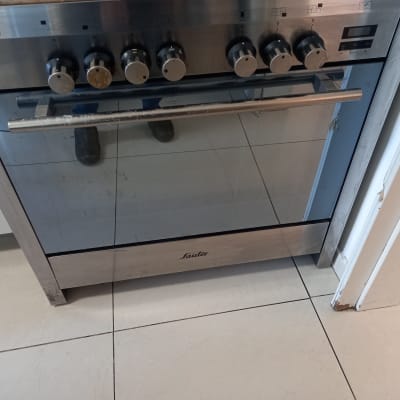 תנור אפייה נירוסטה עם כפתורי שליטה