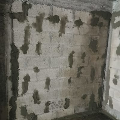 שלב תחילת העבודות: ניקיונות משמעותיים ואיטום החורים שבקיר