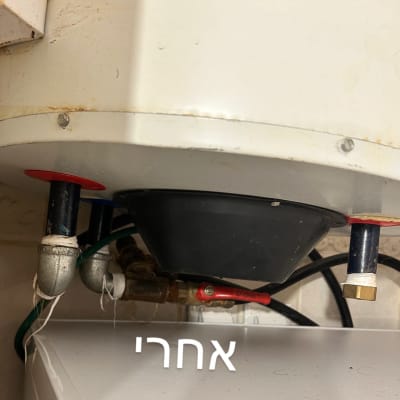 חלק תחתון של דוד שמש עם צינורות