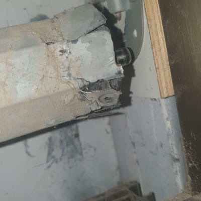 חלקי תריס מתכת עם חיבורים וברגים