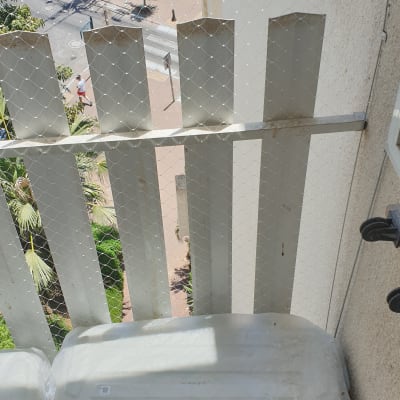 רשת למניעת כניסת יונים על מרפסת