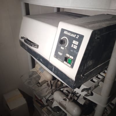 מכונה וכלים על מדף, קשור לתחום HouseClear