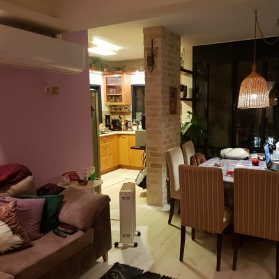 בניית קיר בריקים על עמוד כדי למנוע סדקים