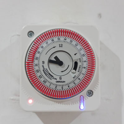 טיימר חשמלי עם חוגה ומחוון לד