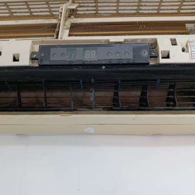 יחידת מיזוג אוויר עם לוח בקרה