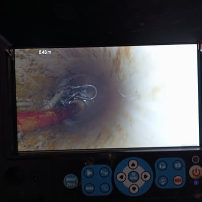 צילום מסך של צינור עם מצלמה פנימית