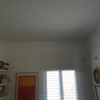 תמונה של ציור מופשט עם צבעים כתום ואדום