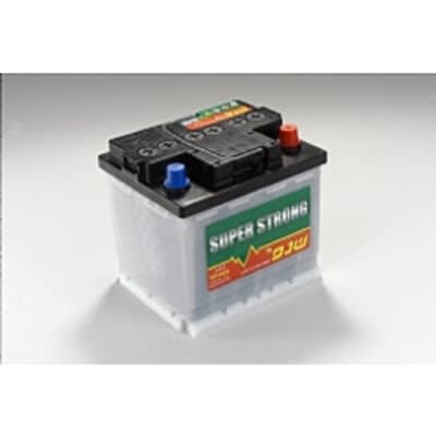 מצבר לרכב עם כיתוב סופר סטרונג