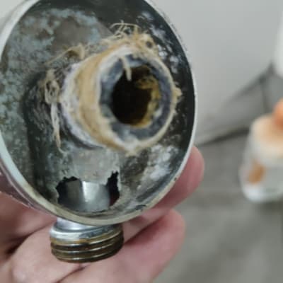 חלק צינור חלוד עם חוטים, עבודה בתחום האינסטלציה