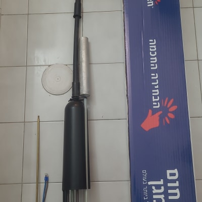 חלקי דוד שמש על רצפה, כולל אריזת כרומגן