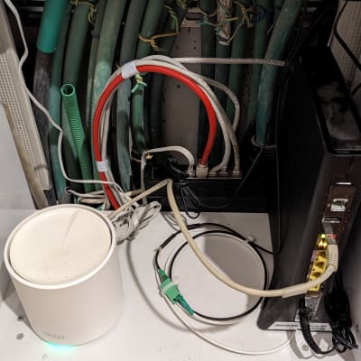 חיבורי כבלים ונתב ברשת תקשורת