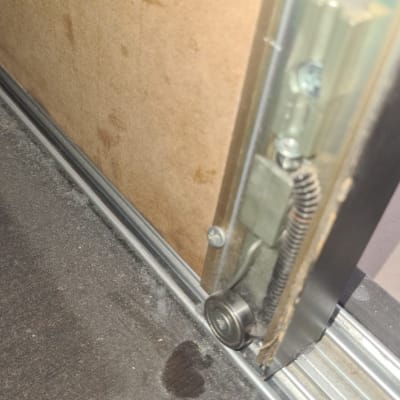 מסילה לדלת הזזה עם גלגלת וקפיץ מתכת