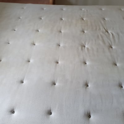 מזרן עם כתמים קלים לניקוי